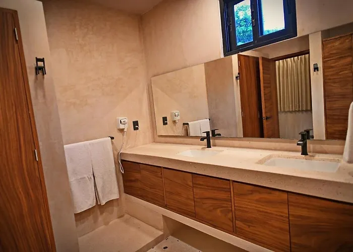 Luxury 5-br Oasis Golf, Private Pool, Beach! *