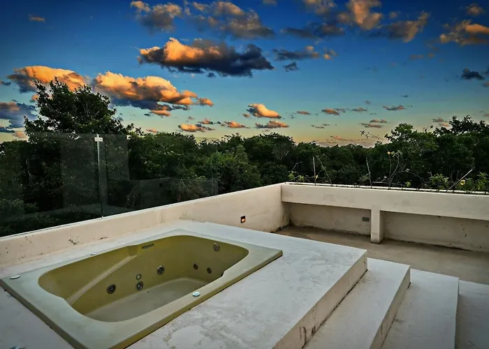 Luxury 5-br Oasis Golf, Private Pool, Beach! Akumal