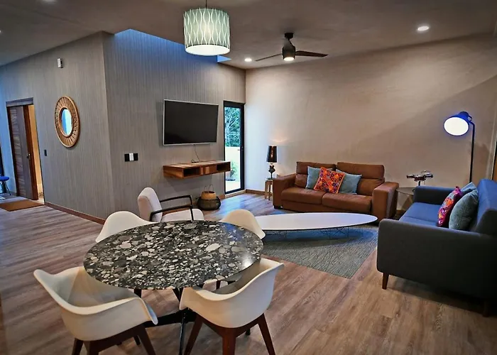 Luxury 5-br Oasis Golf, Private Pool, Beach!